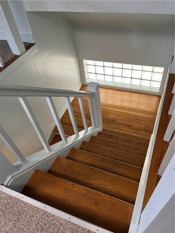 7 Orchard Pl, Bradford-City, PA 16701 - view of stairs