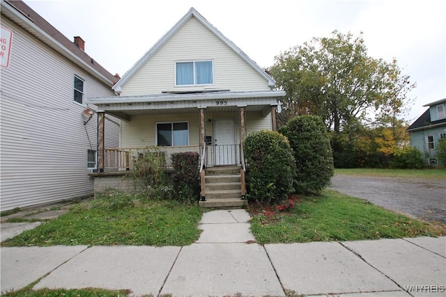 995 Tonawanda St, Buffalo, NY 14207 - bungalow-style house with a porch