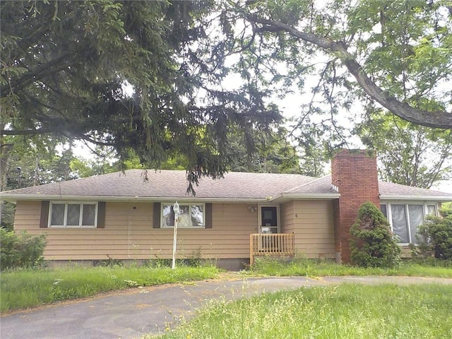 6 Newport Rd, Irondequoit, NY 14622 - ranch-style house with a chimney