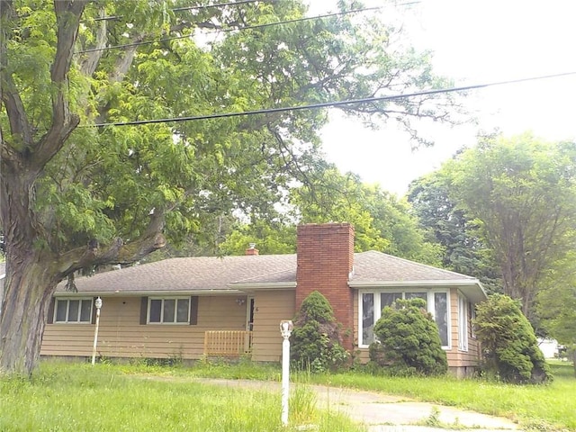 6 Newport Rd, Irondequoit, NY 14622 - ranch-style home featuring a chimney