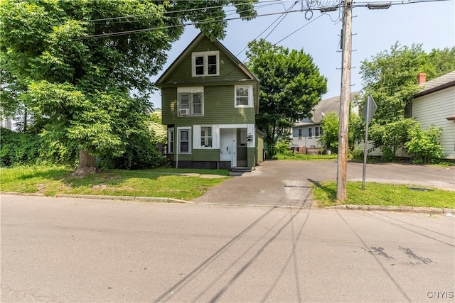 220 Lakeview Ave, Syracuse, NY 13204 - view of front of home featuring asphalt driveway and a front lawn