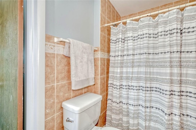 21 Wethersfield Rd, Chili, NY 14624 - full bathroom featuring tile walls and curtained shower