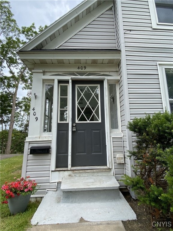 409 W 1st St S, Fulton, NY 13069 - property entrance
