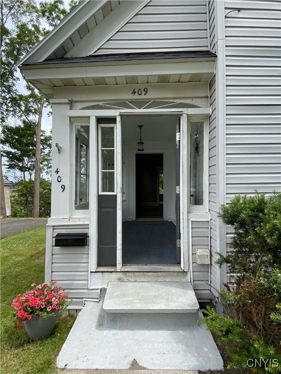 409 W 1st St S, Fulton, NY 13069 - view of exterior entry