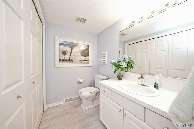 2850 Amsdell Rd Unit 30, Hamburg, NY 14075 - bathroom featuring vanity, wood finished floors, and a textured ceiling