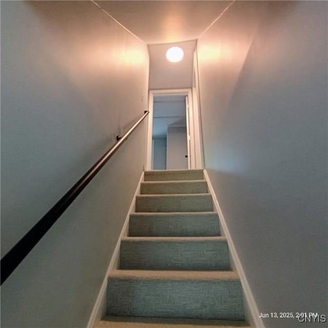 504 Breman Ave, Salina, NY 13211 - view of staircase