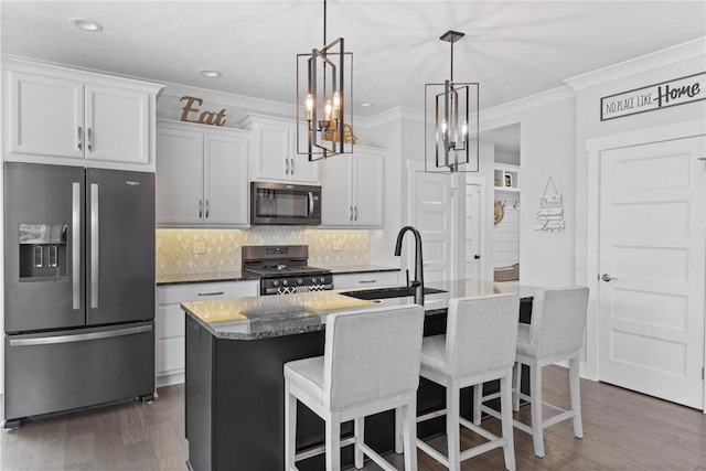 591 Whistlers Cove Ln, Greece, NY 14612 - kitchen featuring stainless steel appliances, ornamental molding, a kitchen island with sink, dark wood-style floors, and backsplash
