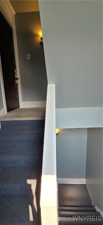 129 Albert Ave, Buffalo, NY 14207 - view of stairway