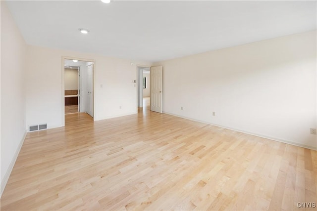 4797 Huntwood, Manlius, NY 13104 - unfurnished room featuring light wood-style flooring and recessed lighting