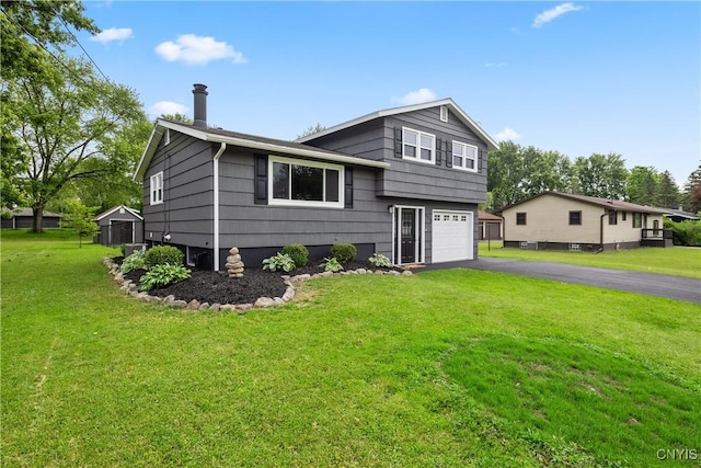 8478 Grandview Dr, Cicero, NY 13039 - split level home featuring a garage, driveway, and a front lawn