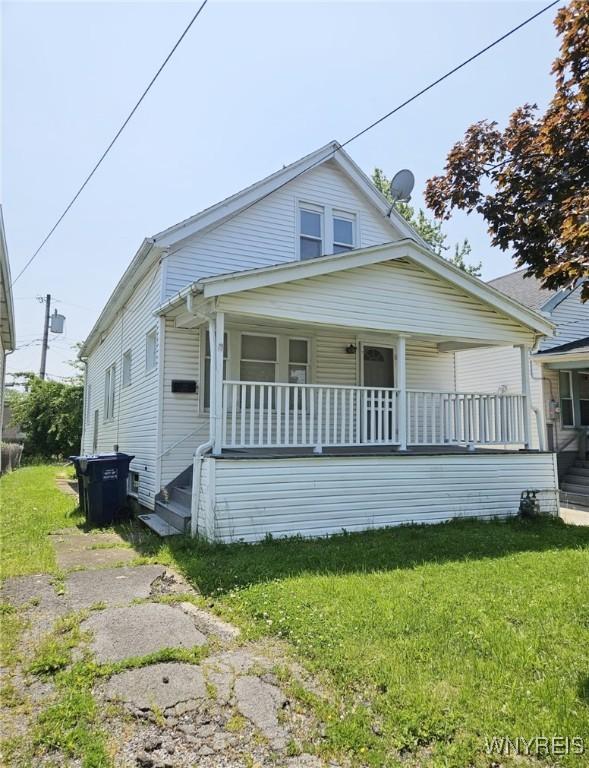 269 Westminster Ave, Buffalo, NY 14215 - bungalow-style home with a porch and a front lawn