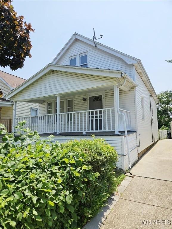 269 Westminster Ave, Buffalo, NY 14215 - bungalow-style house with a porch