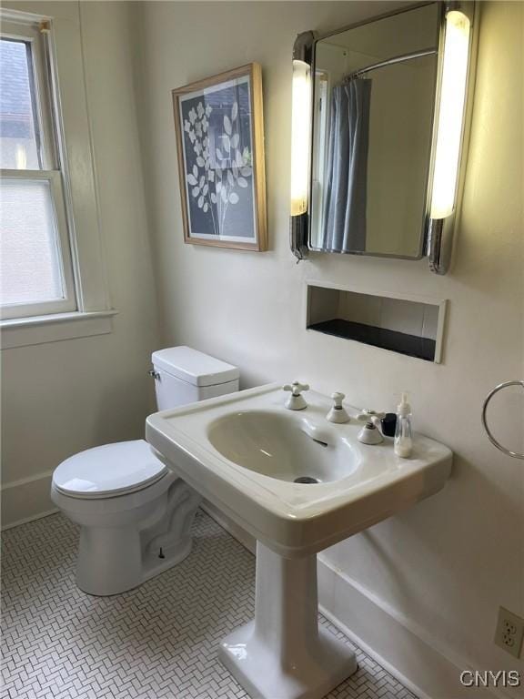 336 Hickok Ave, Syracuse, NY 13206 - full bath featuring toilet and a shower with curtain