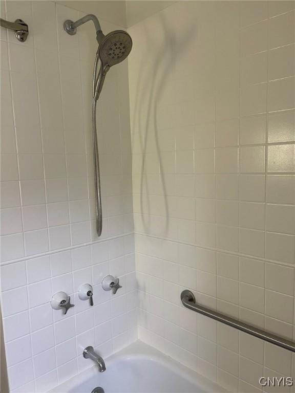 336 Hickok Ave, Syracuse, NY 13206 - bathroom view of washtub / shower combination