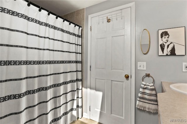580 Roycroft Blvd, Cheektowaga, NY 14225 - bathroom featuring vanity and a shower with shower curtain