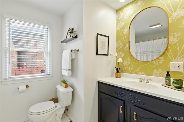 580 Roycroft Blvd, Cheektowaga, NY 14225 - full bathroom featuring vanity, healthy amount of natural light, and wallpapered walls