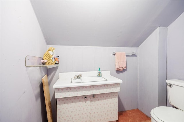 309 Brandon Rd, Irondequoit, NY 14622 - half bath featuring lofted ceiling and vanity