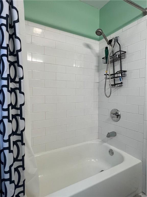 534 Mount Zoar St, Elmira-City, NY 14904 - bathroom featuring shower / bath combination with curtain