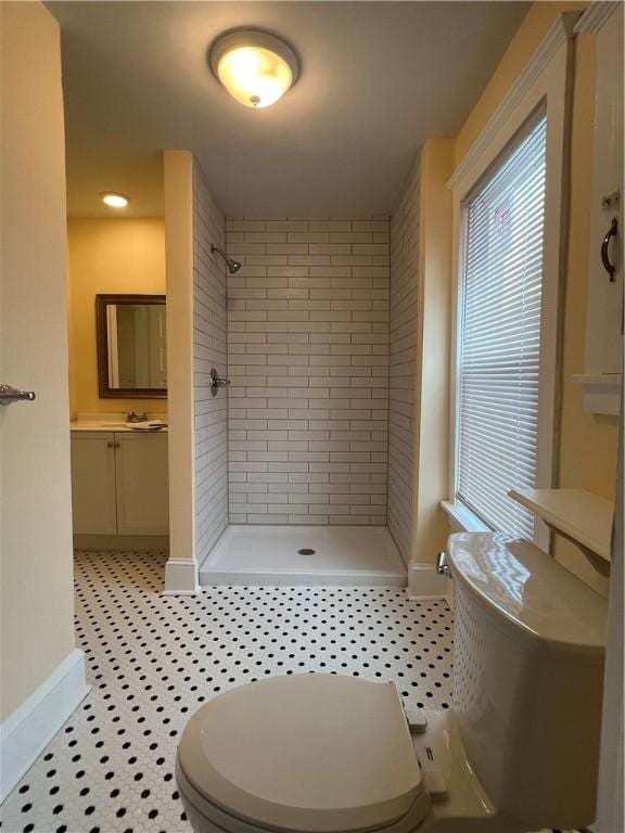 534 Mount Zoar St, Elmira-City, NY 14904 - bathroom with tiled shower and vanity