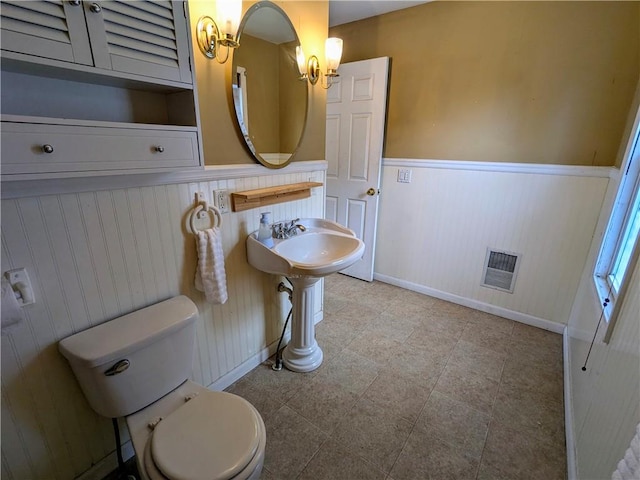 354 Euclid Ave, Elmira City, NY 14905 - bathroom featuring a chandelier and a wainscoted wall