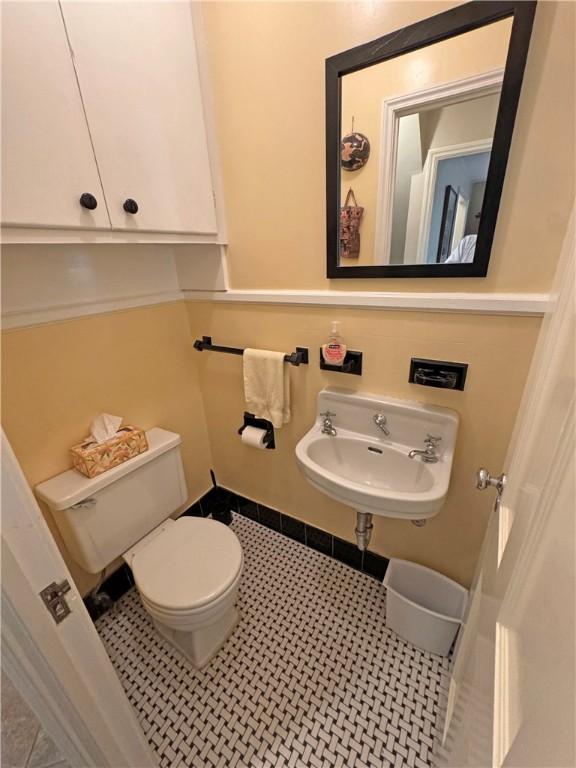 283 Bonnie Brae Ave, Brighton, NY 14618 - half bath with toilet and a sink