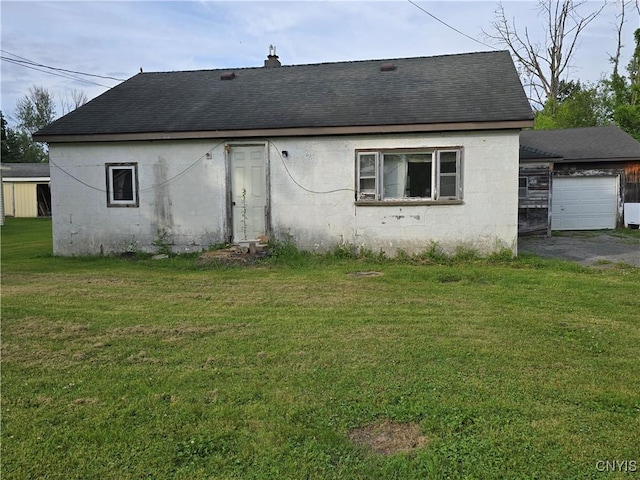 124 Seneca Ave, Sullivan, NY 13032 - back of property featuring a shingled roof, an attached garage, a lawn, and driveway