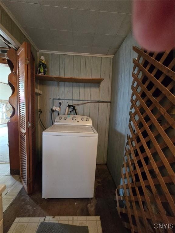 124 Seneca Ave, Sullivan, NY 13032 - laundry area featuring washer / dryer and wood walls