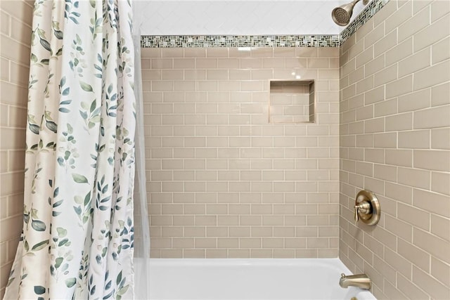 133 Parklands Dr, Greece, NY 14616 - full bath featuring shower / tub combo with curtain