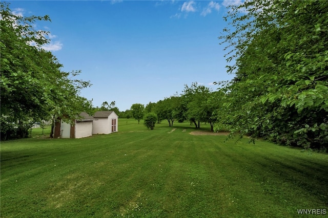 6182 Townline Rd, Wheatfield, NY 14094 - view of grassy yard featuring an outdoor structure