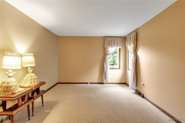 6182 Townline Rd, Wheatfield, NY 14094 - unfurnished room with light carpet and baseboards