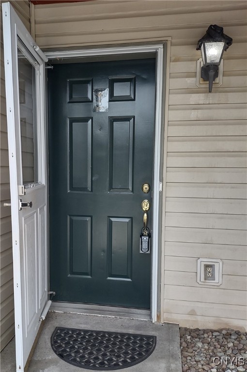 407 Fultz Dr, Oneida-Inside, NY 13421 - entrance to property