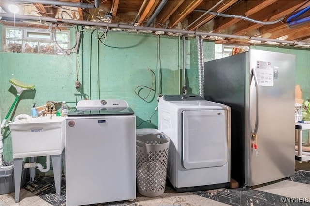 4535 Ransom Rd, Clarence, NY 14031 - laundry area with washing machine and dryer