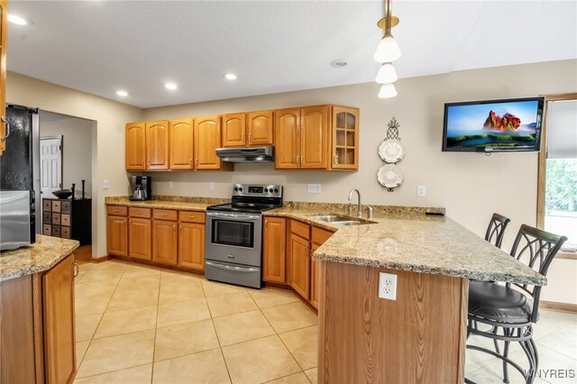 139 Autumn Creek Ct, Amherst, NY 14051 - kitchen with electric range, under cabinet range hood, a peninsula, a kitchen breakfast bar, and glass insert cabinets
