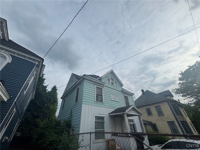 210 E Colvin St, Syracuse, NY 13205 - view of front of house with a fenced front yard