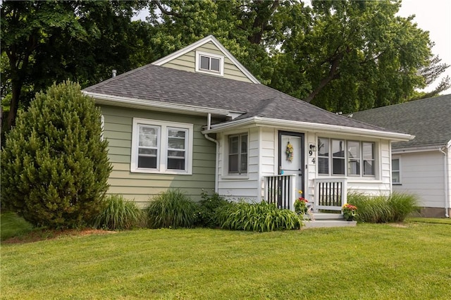 94 Birchwood Dr, Irondequoit, NY 14622 - bungalow featuring roof with shingles and a front yard