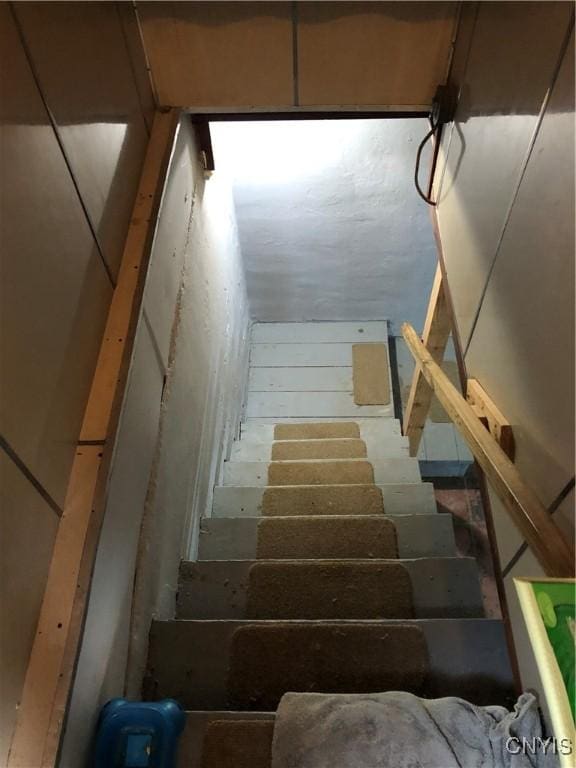 1407 N James St, Rome-Inside, NY 13440 - view of stairway