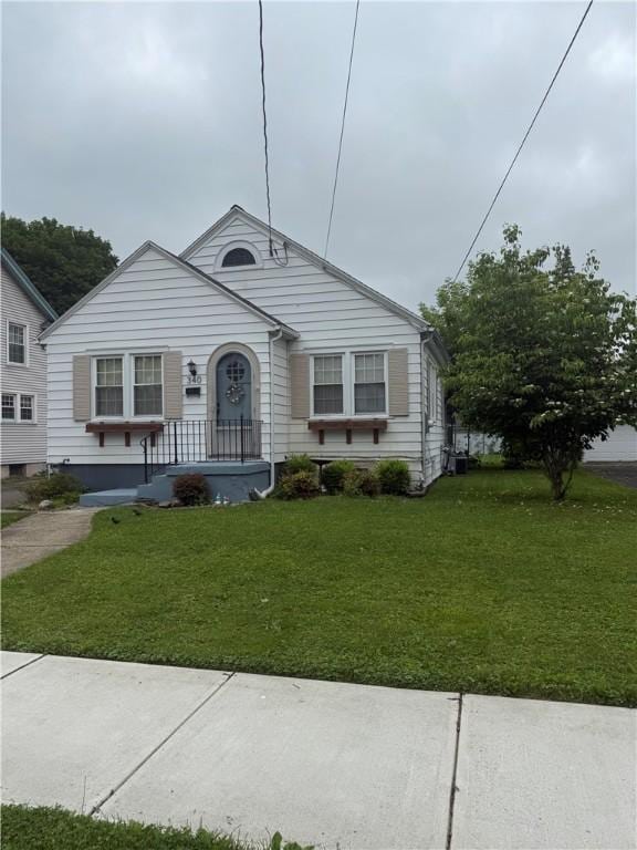 340 Webber Pl, Elmira-City, NY 14901 - bungalow-style home featuring a front yard