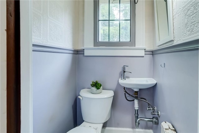 79 Rawlinson Rd, Irondequoit, NY 14617 - half bathroom featuring toilet