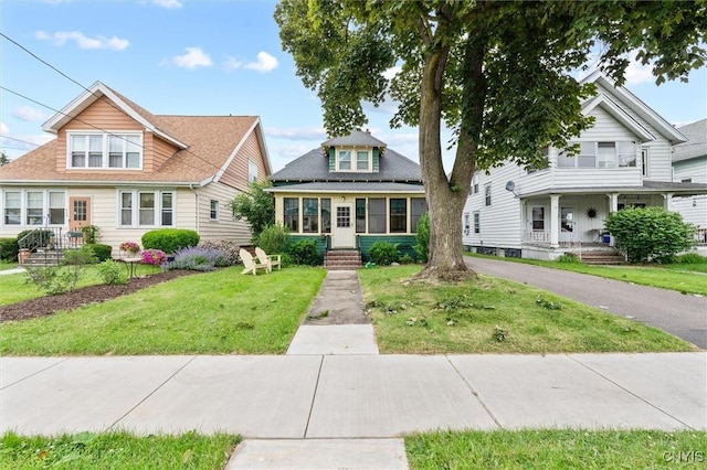 606 Tompkins St, Syracuse, NY 13204 - bungalow featuring a front lawn
