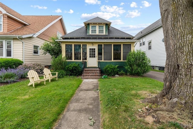 606 Tompkins St, Syracuse, NY 13204 - bungalow featuring a front lawn, roof with shingles, and entry steps