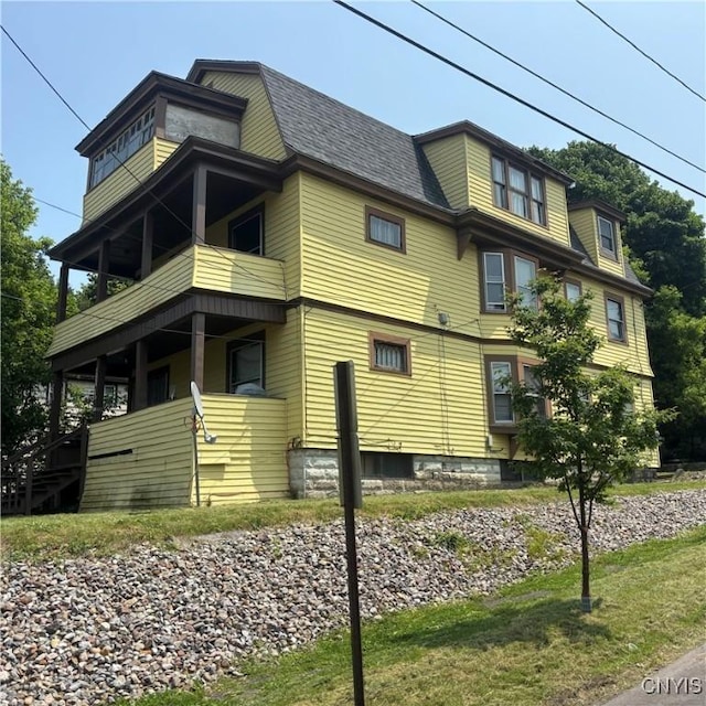 429 Grant Ave, Syracuse, NY 13207 - view of side of property with a balcony and roof with shingles