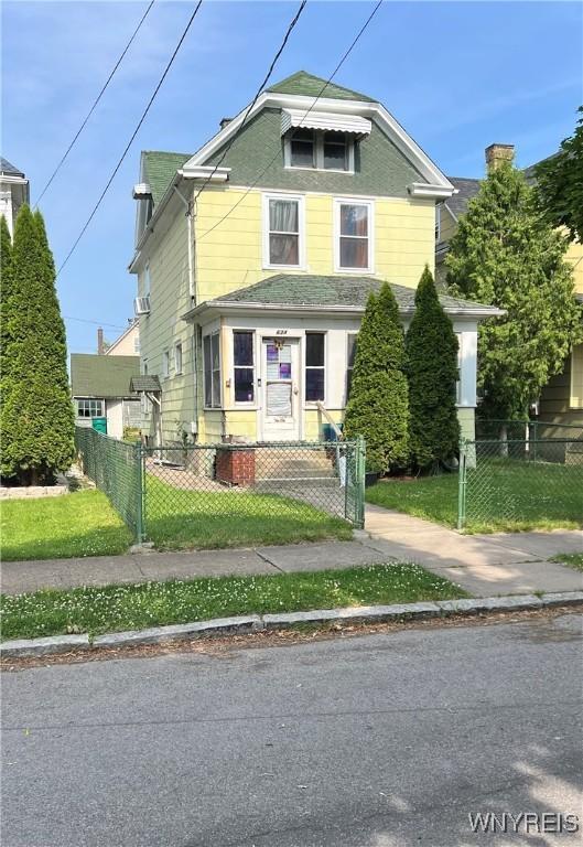 634 30th St, Niagara Falls, NY 14301 - view of front of house with a fenced front yard and a gate