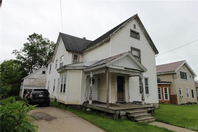 13 Herkimer St, Fairfield, NY 13416 - victorian-style house featuring covered porch and a front yard