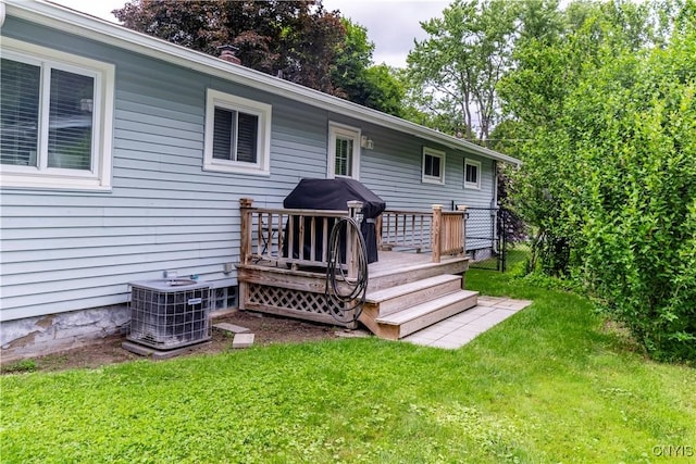 368 Northfield Way, Camillus, NY 13031 - back of house featuring a lawn and a wooden deck