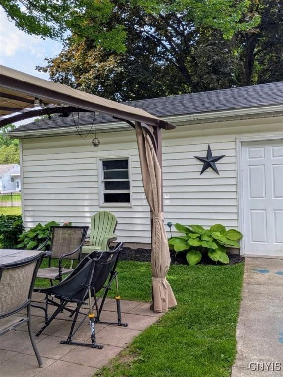 538 Seneca St, Oneida-Inside, NY 13421 - view of patio / terrace