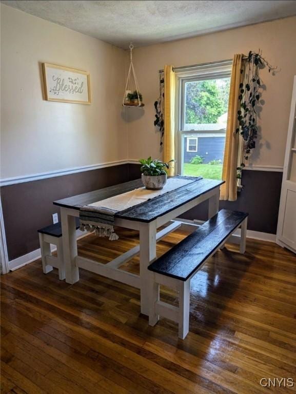 538 Seneca St, Oneida-Inside, NY 13421 - dining space featuring hardwood / wood-style floors and a textured ceiling