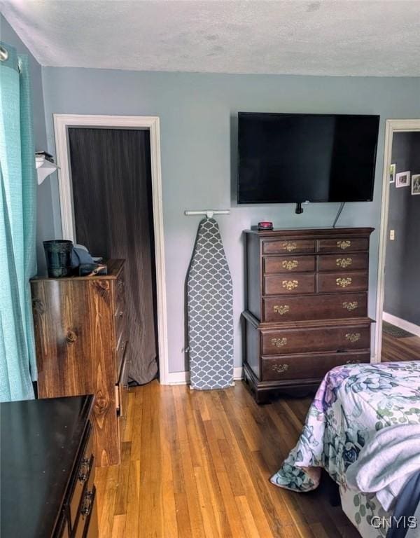 538 Seneca St, Oneida-Inside, NY 13421 - bedroom with wood finished floors and a textured ceiling