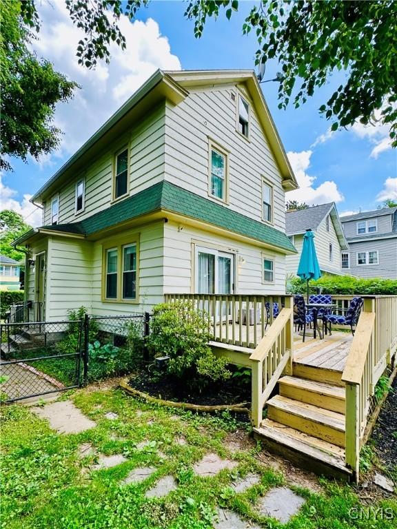 300 Hillsdale Ave, Syracuse, NY 13206 - back of property with a deck