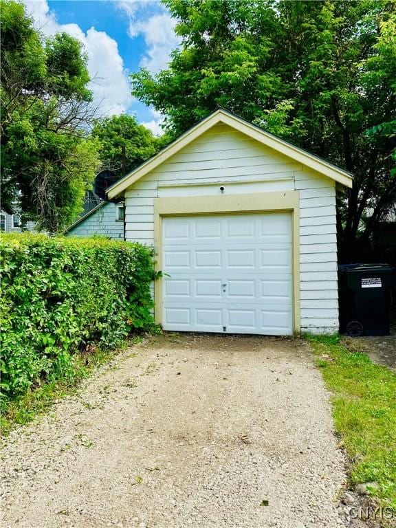 300 Hillsdale Ave, Syracuse, NY 13206 - detached garage featuring asphalt driveway