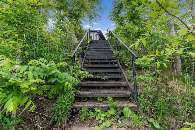 2300 Washington Ave, Wilson, NY 14172 - view of stairway